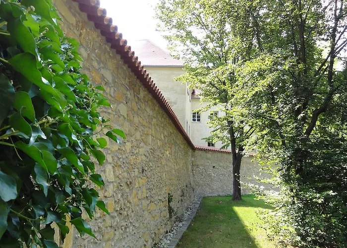 Szálloda Knast-hotel Fronfeste 2*