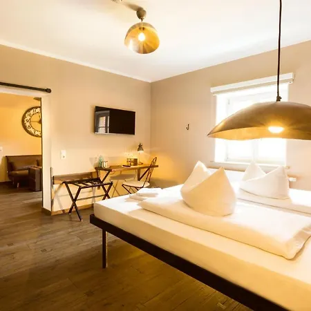 Knast-hotel Fronfeste Szálloda 2*
