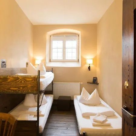 Knast-hotel Fronfeste Szálloda 2*