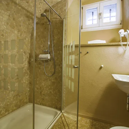 Szálloda Knast-hotel Fronfeste 2*
