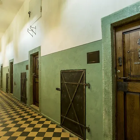 Knast-hotel Fronfeste Szálloda