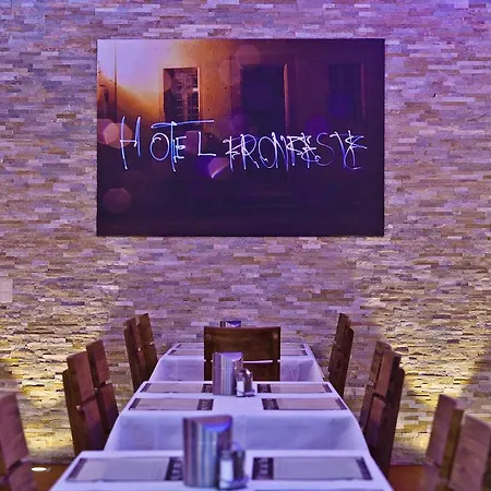 Szálloda Knast-hotel Fronfeste 2*