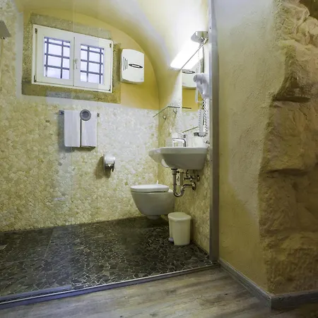 Knast-hotel Fronfeste